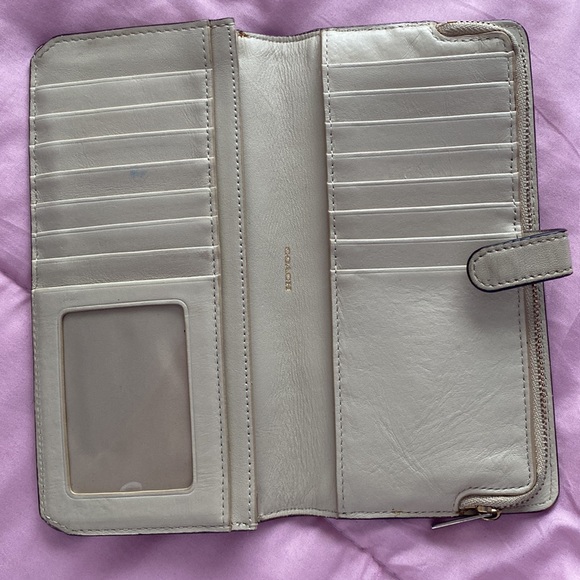 Cream Coach wallet 🤍 - Picture 6 of 9